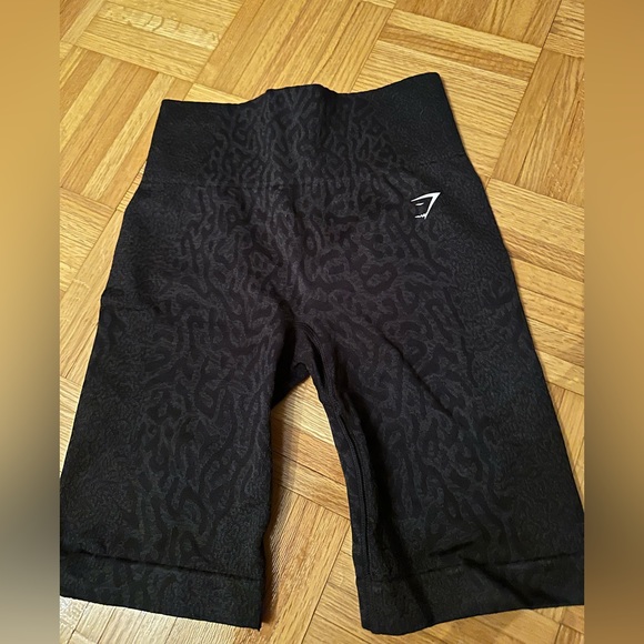 Adapt Seamless Biker Shorts medium length - Picture 2 of 3